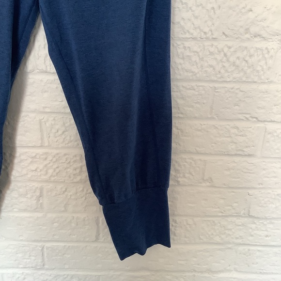 Sweaty Betty Cropped Yoga Pants - Size M - Blue - Lightweight - Picture 3 of 6